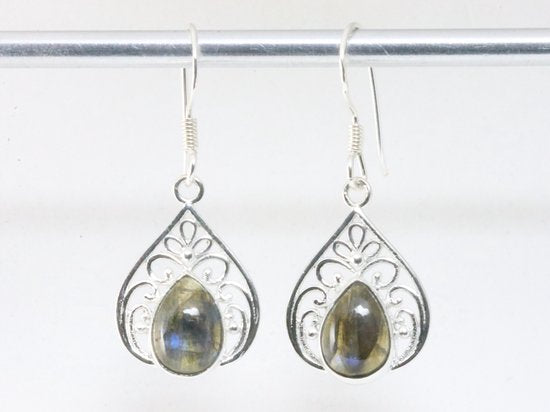 Opengewerkte zilveren oorbellen met labradoriet afbeelding 4