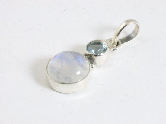 Fijne zilveren hanger met regenboog maansteen en blauwe topaas afbeelding 2