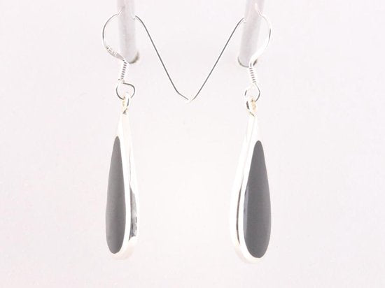 Grote druppelvormige zilveren oorbellen met onyx afbeelding 2