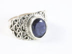 Bewerkte zilveren ring met blauwe saffier afbeelding 1