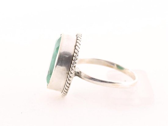 Bewerkte zilveren ring met smaragd afbeelding 2