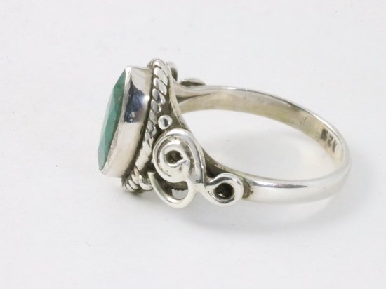 Fijne bewerkte zilveren ring met smaragd afbeelding 2