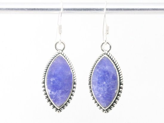 Bewerkte zilveren oorbellen met blauwe saffier afbeelding 1