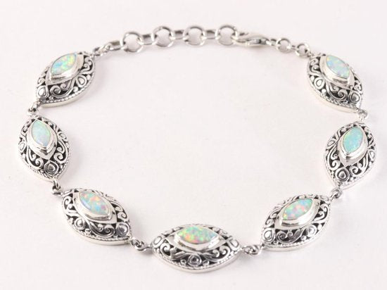 Traditionele bewerkte zilveren armband met welo opaal afbeelding 1