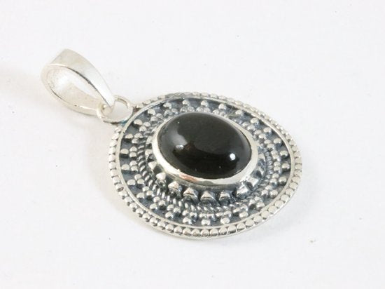 Bewerkte ovale zilveren hanger met onyx afbeelding 2