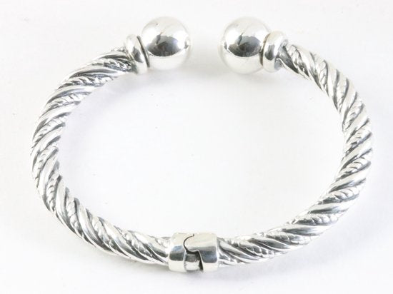 Ronde bewerkte zilveren klemarmband afbeelding 3