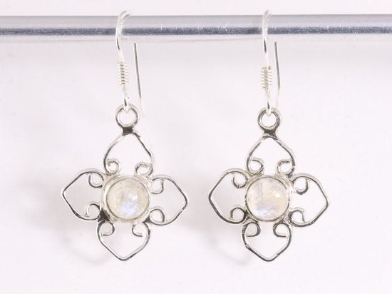 Fijne opengewerkte zilveren oorbellen met regenboog maansteen afbeelding 4