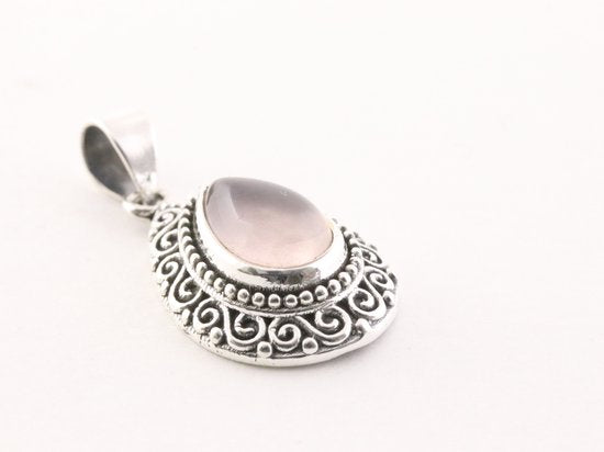 Bewerkte druppelvormige zilveren hanger met rozenkwarts aan ketting afbeelding 2