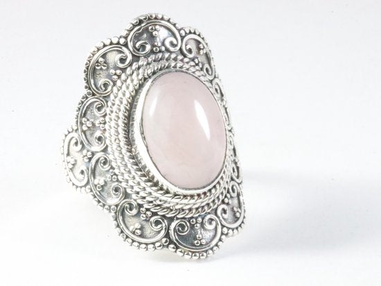Bewerkte zilveren ring met rozenkwarts afbeelding 1
