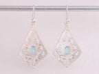 Opengewerkte zilveren oorbellen met blauwe topaas afbeelding 3