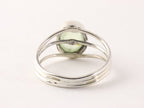 Opengewerkte zilveren ring met prehniet afbeelding 3