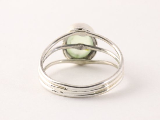 Opengewerkte zilveren ring met prehniet afbeelding 3
