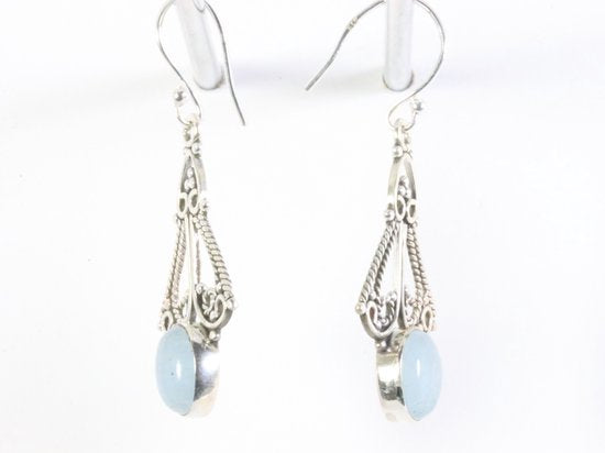 Opengewerkte zilveren oorbellen met aquamarijn afbeelding 2