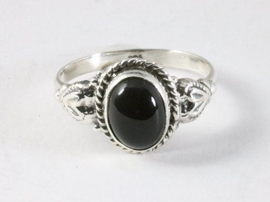 Bewerkte zilveren ring met onyx afbeelding 4