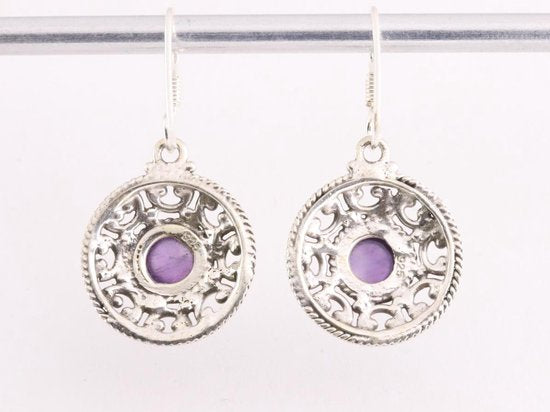 Ronde opengewerkte zilveren oorbellen met amethist afbeelding 3
