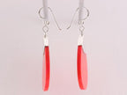 Grote druppelvormige zilveren oorbellen met rode koraal steen afbeelding 2