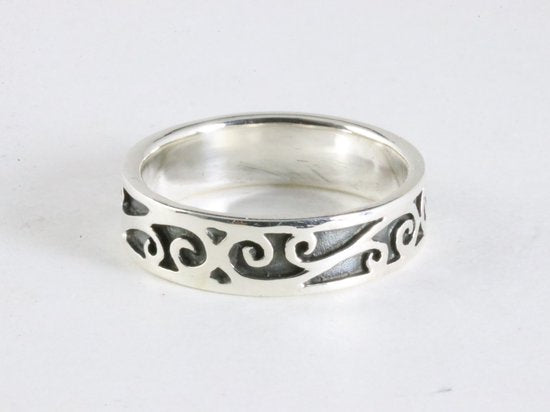Zilveren ring met fantasie gravering afbeelding 2