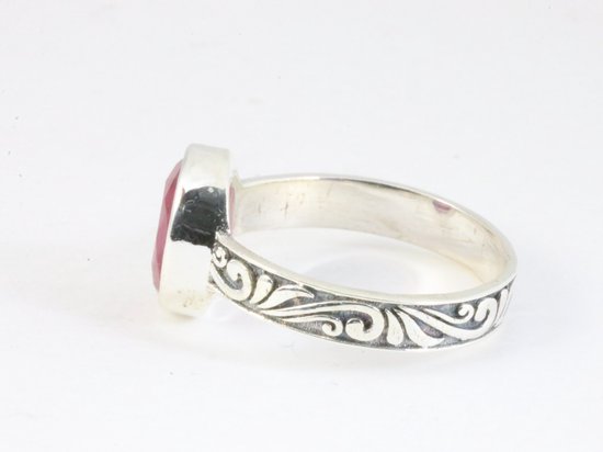 Fijne bewerkte zilveren ring met robijn afbeelding 2