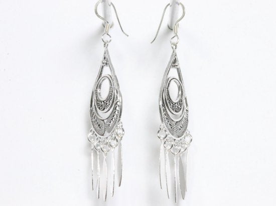 Traditionele lange zilveren filigrein oorbellen afbeelding 2