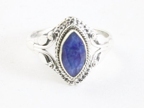Fijne bewerkte zilveren ring met blauwe saffier afbeelding 4