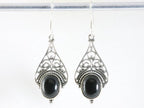 Lange opengewerkte zilveren oorbellen met onyx afbeelding 3