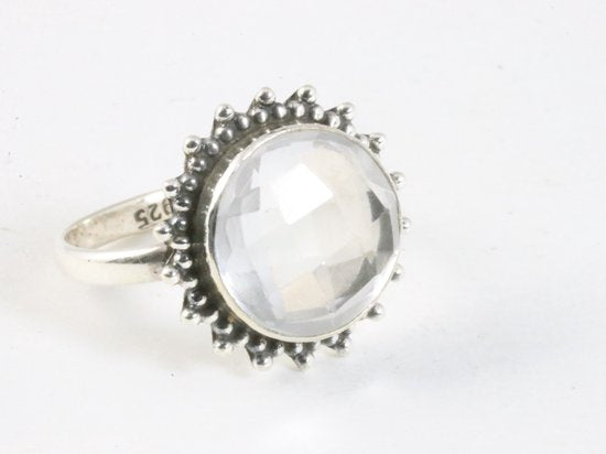 Ronde bewerkte zilveren ring met bergkristal afbeelding 1