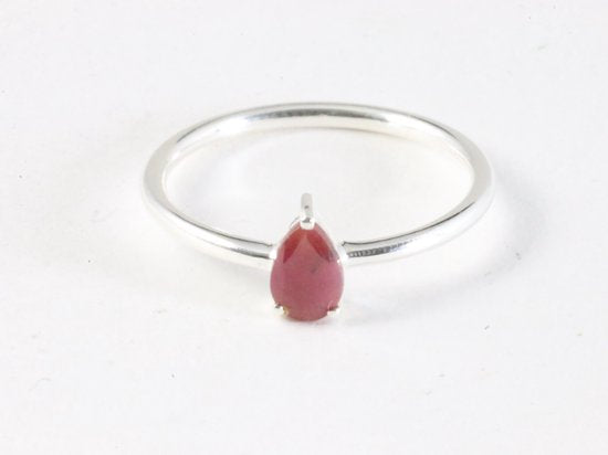 Fijne hoogglans zilveren ring met robijn afbeelding 4