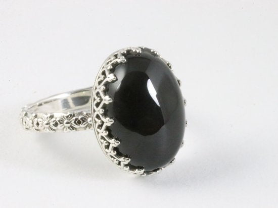 Bewerkte zilveren ring met onyx afbeelding 1
