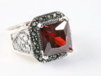 Opengewerkte zilveren ring met granaat en marcasiet afbeelding 1
