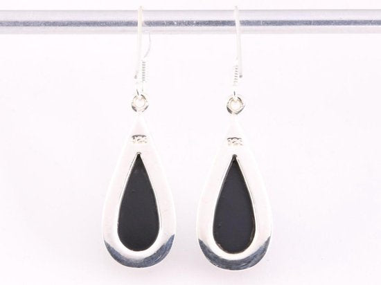 Grote druppelvormige zilveren oorbellen met onyx afbeelding 3