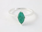 Fijne hoogglans zilveren ring met smaragd afbeelding 4