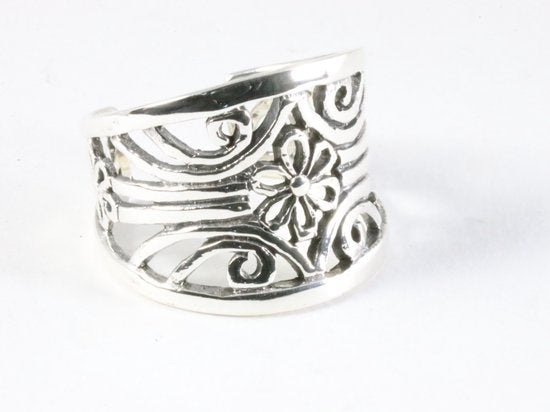 Brede opengewerkte zilveren ring met bloem afbeelding 1