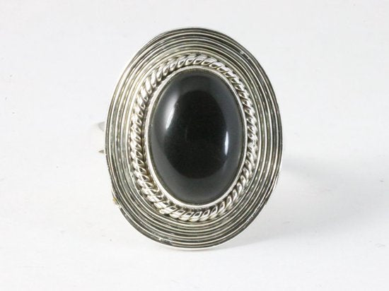 Bewerkte ovale zilveren ring met onyx afbeelding 4
