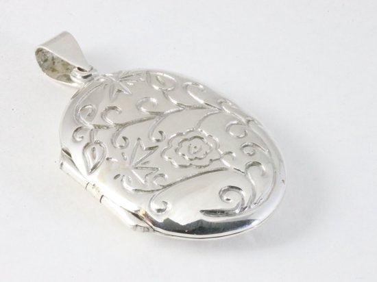 Groot bewerkt ovaal zilveren medaillon afbeelding 2