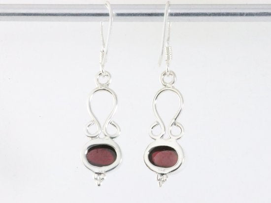 Fijne opengewerkte zilveren oorbellen met granaat afbeelding 3