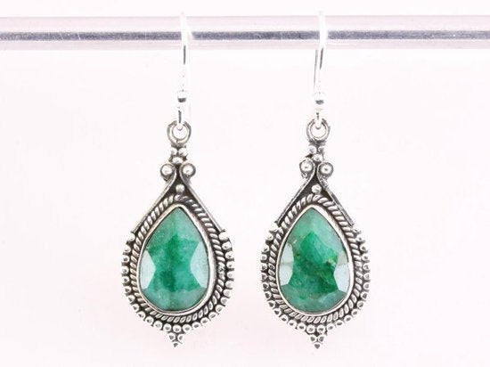 Bewerkte zilveren oorbellen met smaragd afbeelding 4