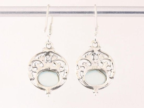 Ronde opengewerkte zilveren oorbellen met aqua chalcedoon afbeelding 3