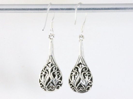 Opengewerkte druppelvormige zilveren oorbellen afbeelding 3