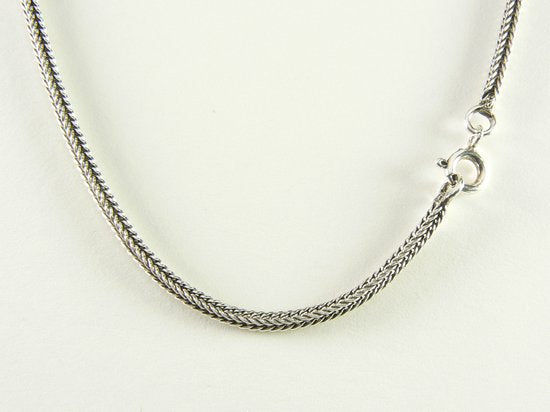 Bewerkte zilveren hanger met onyx aan vossenstaart ketting afbeelding 5