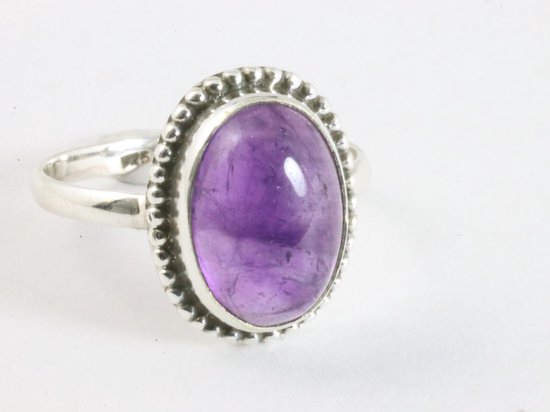 Bewerkte ovale zilveren ring met amethist afbeelding 1