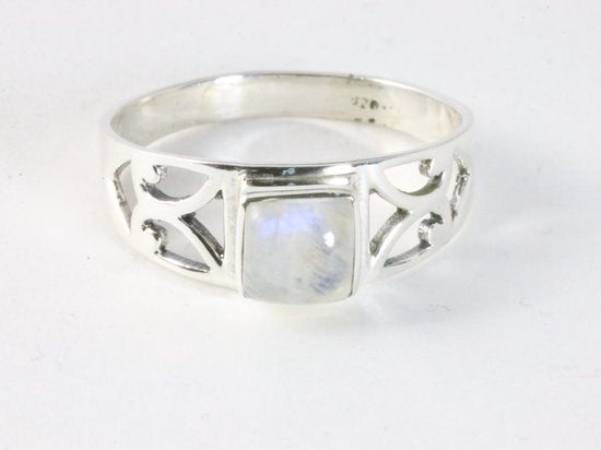 Opengewerkte zilveren ring met regenboog maansteen afbeelding 4