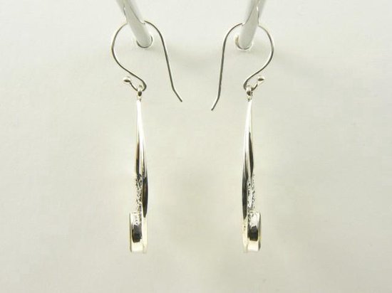 Opengewerkte zilveren oorbellen met peridoot afbeelding 2