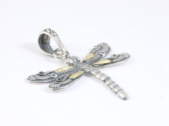 Fijne zilveren libelle hanger met 18k gouden decoraties aan ketting afbeelding 2
