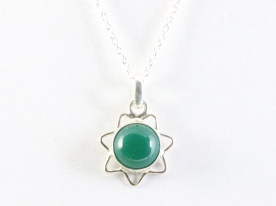 Fijne opengewerkte zilveren hanger met groene onyx aan ketting afbeelding 4