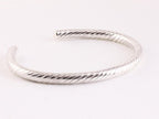 Fijne ronde zilveren klemarmband met schuine ribbels afbeelding 2