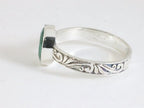 Fijne bewerkte zilveren ring met smaragd afbeelding 2
