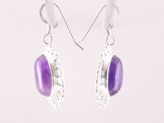 Opengewerkte zilveren oorbellen met amethist afbeelding 2