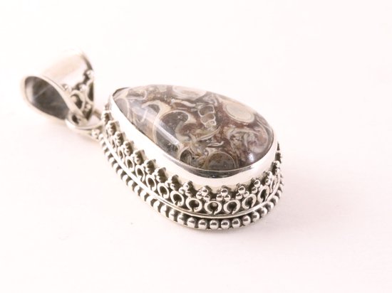 Traditionele bewerkte zilveren hanger met turitella agaat afbeelding 2