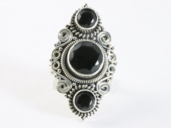 Langwerpige bewerkte zilveren ring met onyx afbeelding 4