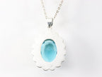 Grote bewerkte zilveren hanger met blauwe topaas aan ketting afbeelding 3